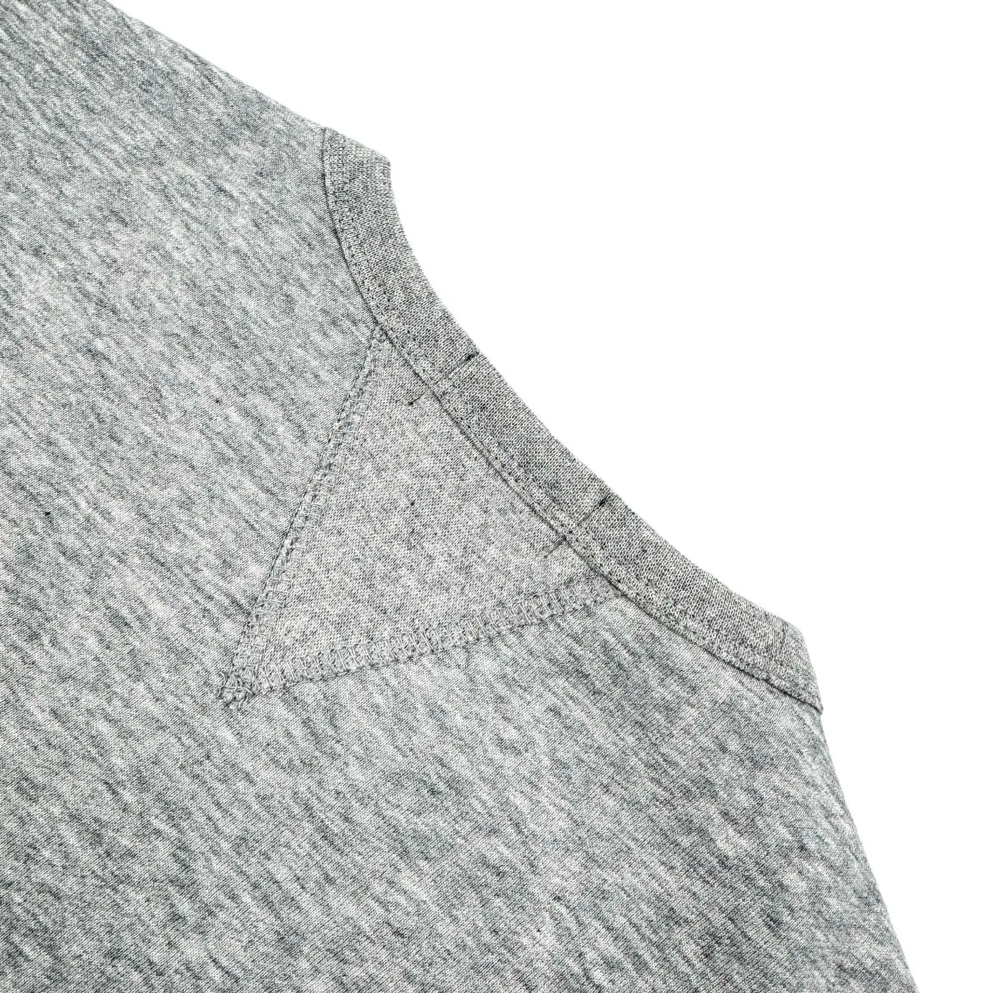 🅿️320 [Exclusive supply] Ralph Lauren pony embroidered round neck sweatshirt (grey). The original version was purchased and developed for 1,690. The fabric is made of customized cloud-like honey cotton fleece sweatshirt material. It feels delicate and comfortable against the skin. It is based on matte gray and comes with a soft light filter. The exquisite indigo pony logo is embellished. It is highly recognizable. It has an atmosphere of freedom and vitality. A symphony of pure and smart colors. Outline high-end silhouettes with extreme simplicity and become the focus of vision. Demonstrate taste in silence, using imported machine embroidery technology. Use advanced computer control systems and precision mechanical components to achieve iconic pony embroidery operations. High precision. The lines are smooth and delicate, using the Hasuo process. Sewing with specific machines. Hasuo has high fastness and adds visual effects. It is time-consuming and labor-intensive, and the fabrics have been washed. It has a better hand feel and texture. It is not easy to deform and is not easy to shrink. Not easy to fade and maintain long-lasting beauty. Size:S-M-L-XL